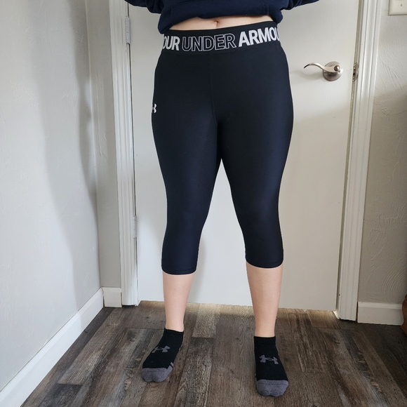 Under Armor 3/4 length motion capri size medium - Picture 5 of 6